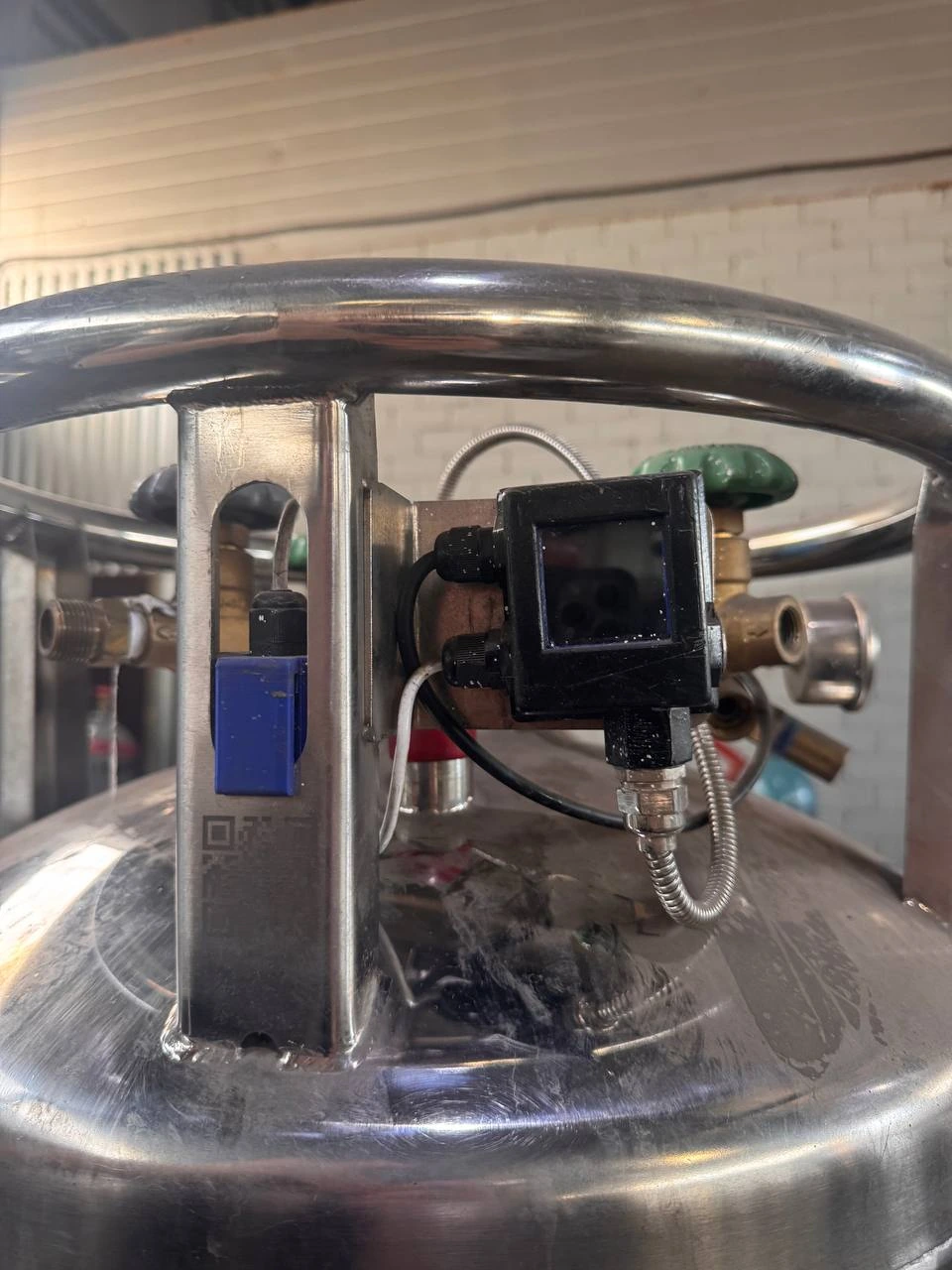Close view of a TM2 module mounted on a cryogenic cylinder