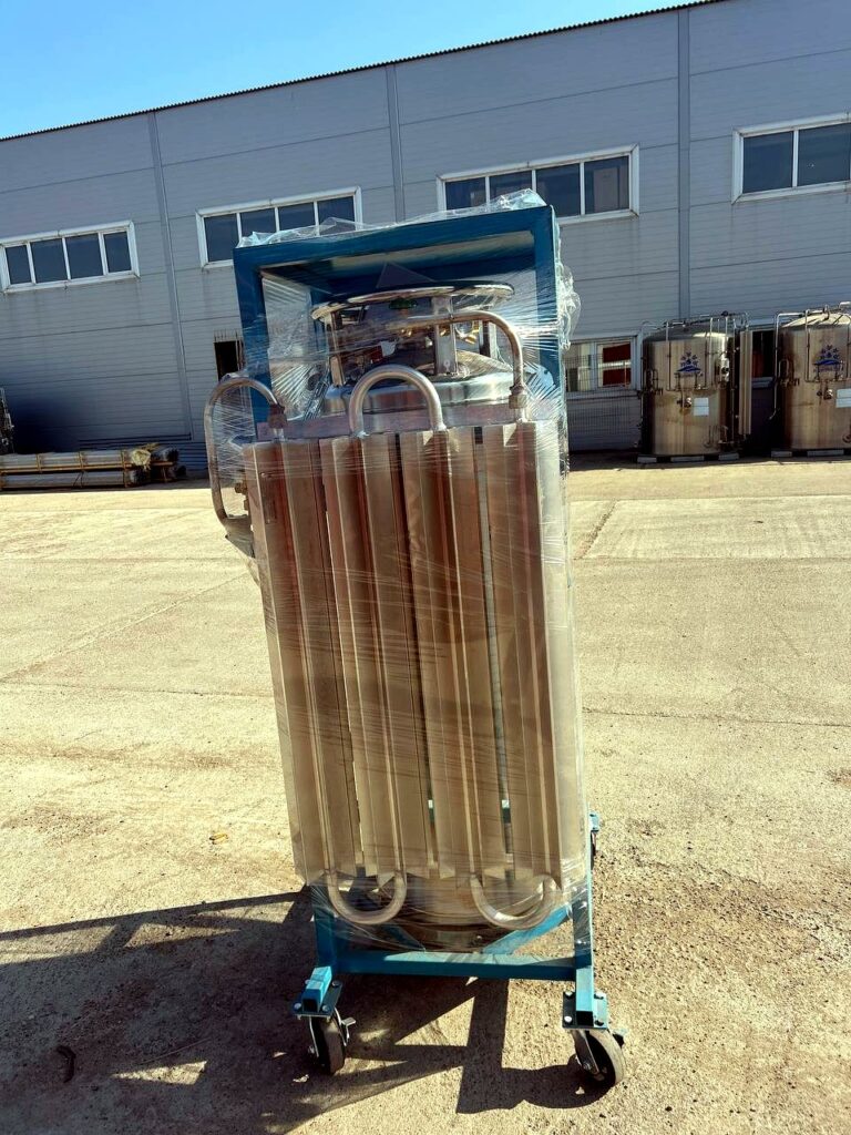 Vertical cryogenic cylinder on transport dolly